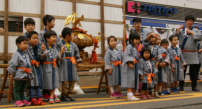 祭りの熱さも激しさもまだ無い平和な時間