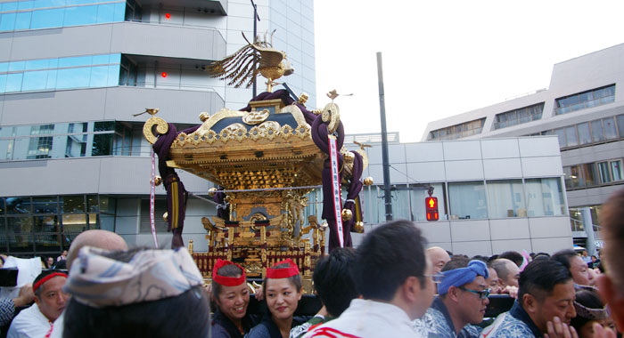 貫禄が違う宮神輿の登場は三年ぶり