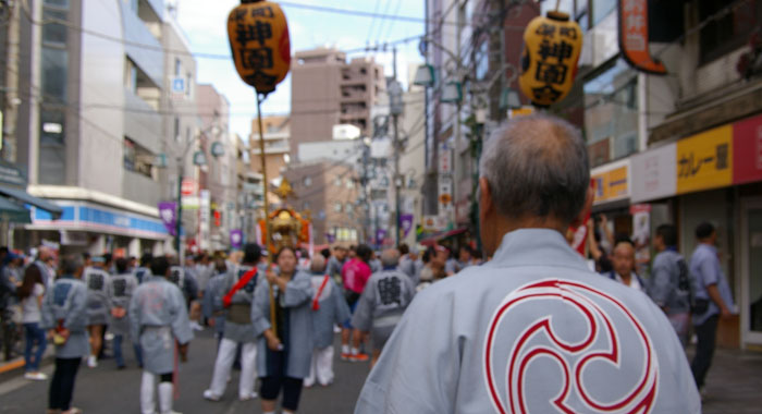背中がキリリと風格あります