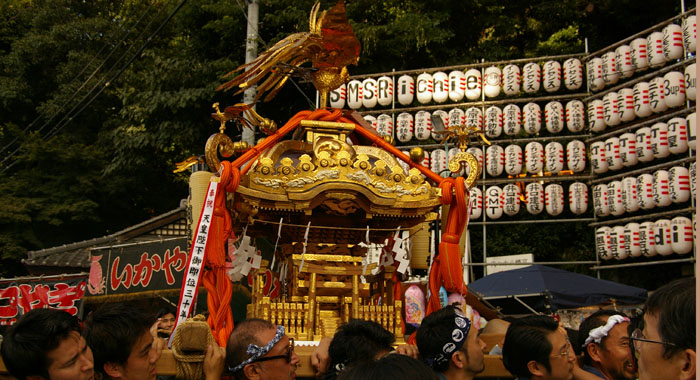 いよいよ宮入、お神輿が次々とやってきます