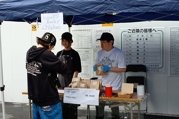 LuckyRockyChickenはミルクバターチキンをお値打ちで提供