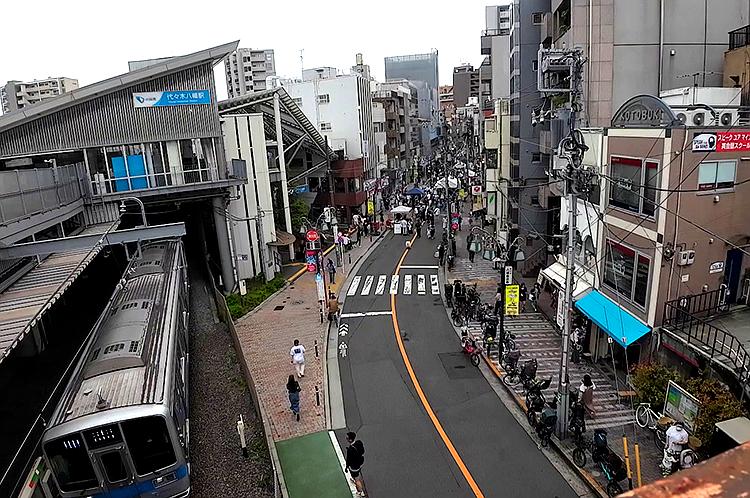 遠くまでお祭りの音が響いていました