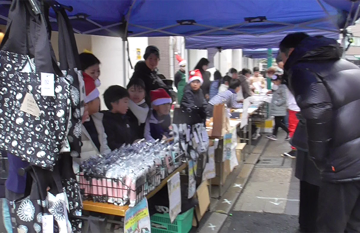 ���N�͋߂��̕x�J���w�Z3�N�����Q��